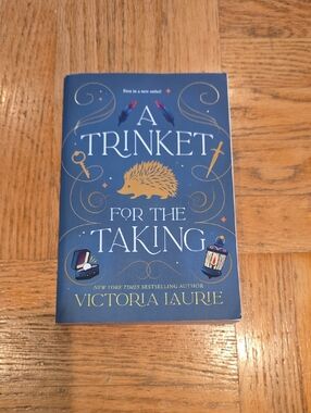 A Trinket for the Taking by Victoria Laurie - Blue Cover